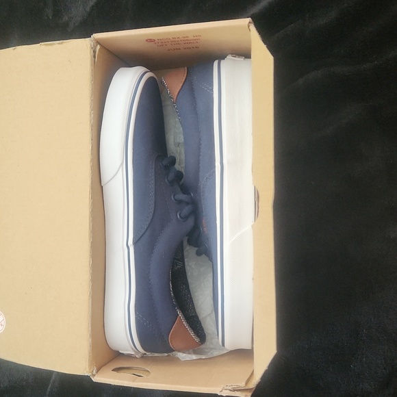 Shoes - Picture 2 of 6